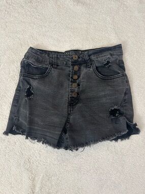 Black distressed denim shorts 🖤
